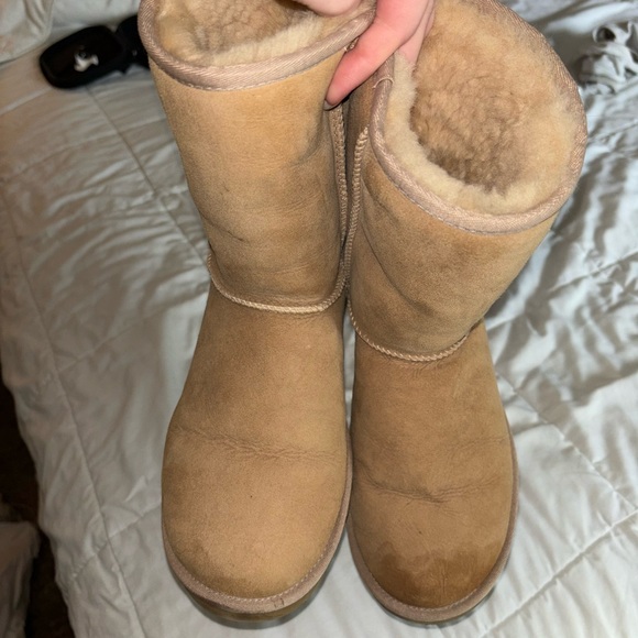 Light colored UGGS Australia size 7 - Picture 3 of 9